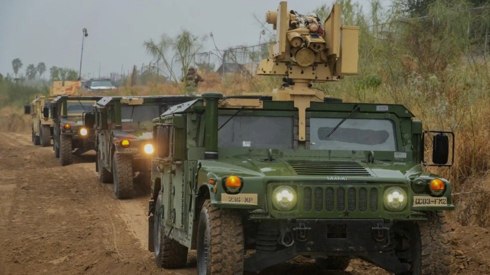 FILE PHOTO: Texas National Guard soldiers and DPS troopers conduct mass migration readiness exercises © X / GregAbbott_TX