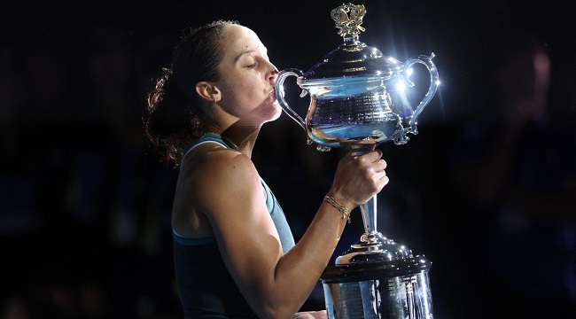 USA’s Madison Keys celebrates with the Daphne Akhurst Memorial Cup after victory against Belarus’ Aryna Sabalenka during their women’s singles final match on day fourteen of the Australian Open tennis tournament in Melbourne on January 25, 2025. (Photo by DAVID GRAY / AFP)