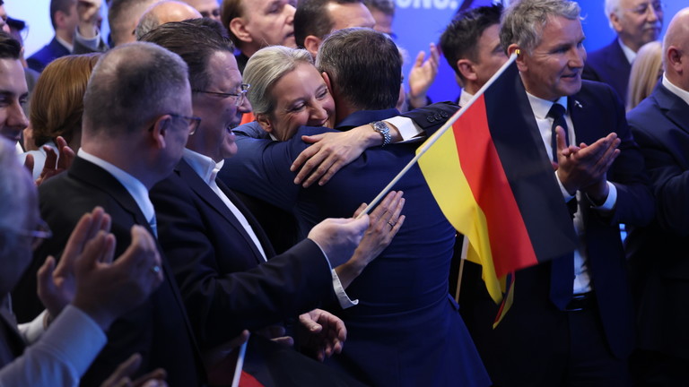 Alice Weidel (R), co-leader and chancellor candidate of the far-right Alternative for Germany (AfD), hugs AfD co-leader Tino Chrupalla at AfD headquarters after initial results in snap federal parliamentary elections on February 23, 2025 in Berlin, Germany. © Sean Gallup/Getty Images