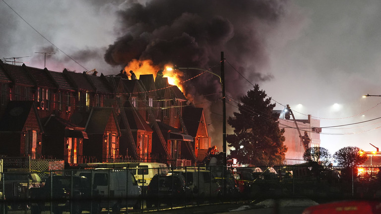 First responders work at the plane crash scene in Philadelphia, January 31, 2025 © AP / Matt Rourke