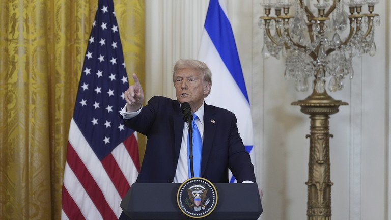 President Donald Trump and Israeli PM Benjamin Netanyahu hold a joint press conference at the White House, February 4, 2025 © AP / Alex Brandon