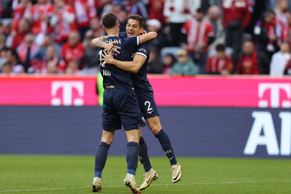 Bochum’s Costa Rican defender #02 Cristian Gamboa and Bochum’s Macedonian midfielder #17 Agon Elezi celebrate after the German first division Bundesliga football match between Bayern Munich and VfL Bochum in Munich, southern Germany, on March 8, 2025. (Photo by Alexandra BEIER / AFP)